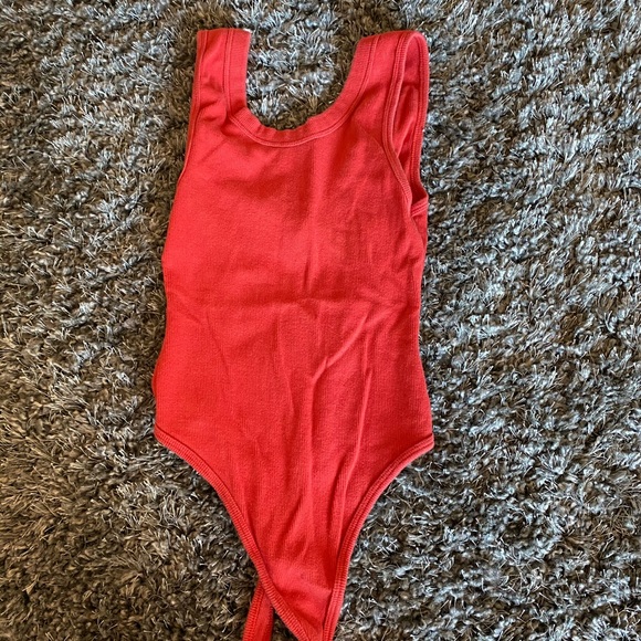 Low back red thong bodysuit (VINTAGE) - Picture 1 of 3